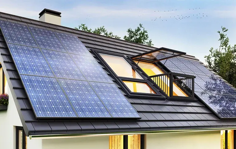 Panele słoneczne zamontowane na dachu